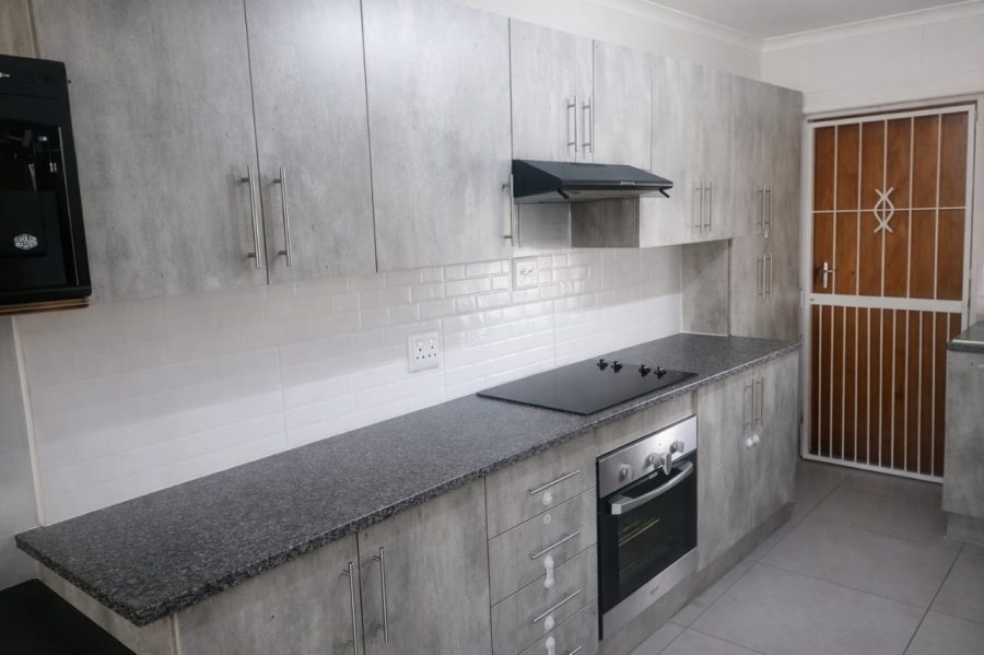 2 Bedroom Property for Sale in Geelhoutpark North West